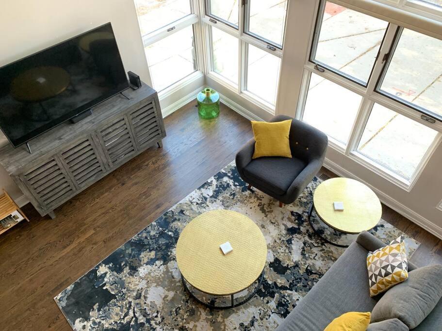 Апартаменты Lincoln Park Light-Filled Loft Чикаго Экстерьер фото