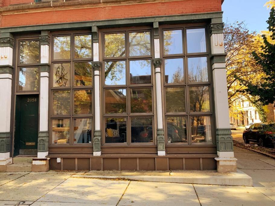 Апартаменты Lincoln Park Light-Filled Loft Чикаго Экстерьер фото
